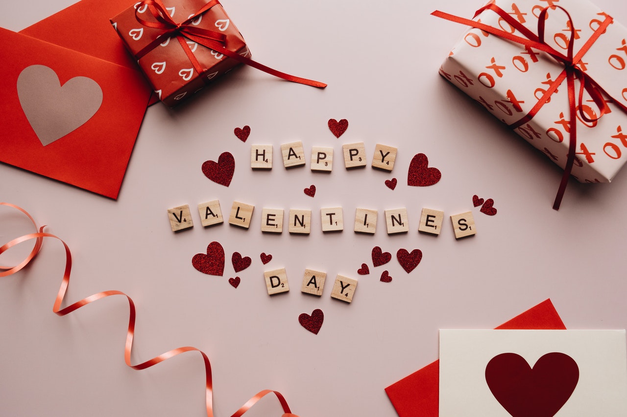 Cadeau Saint-Valentin pour femmes 2024  +150 idées personnalisées &  romantiques